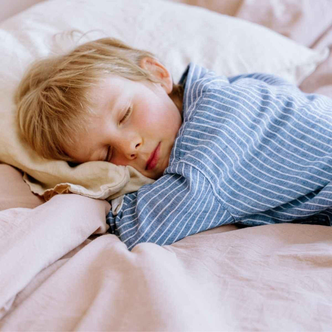 kiddo_sleepy_time_in_bed